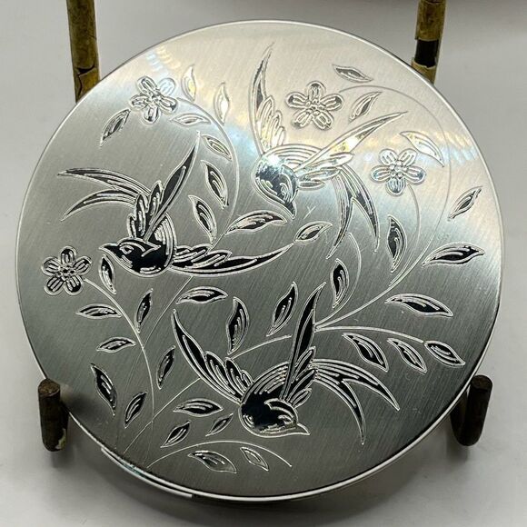 Elgin American VTG silver tone with etched birds and flowers compact - Picture 2 of 8